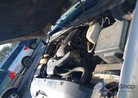 2006 Chevrolet Suburban 1500 Ls z USA, uszkodzony, nr VIN 1GNEC16Z96J173180